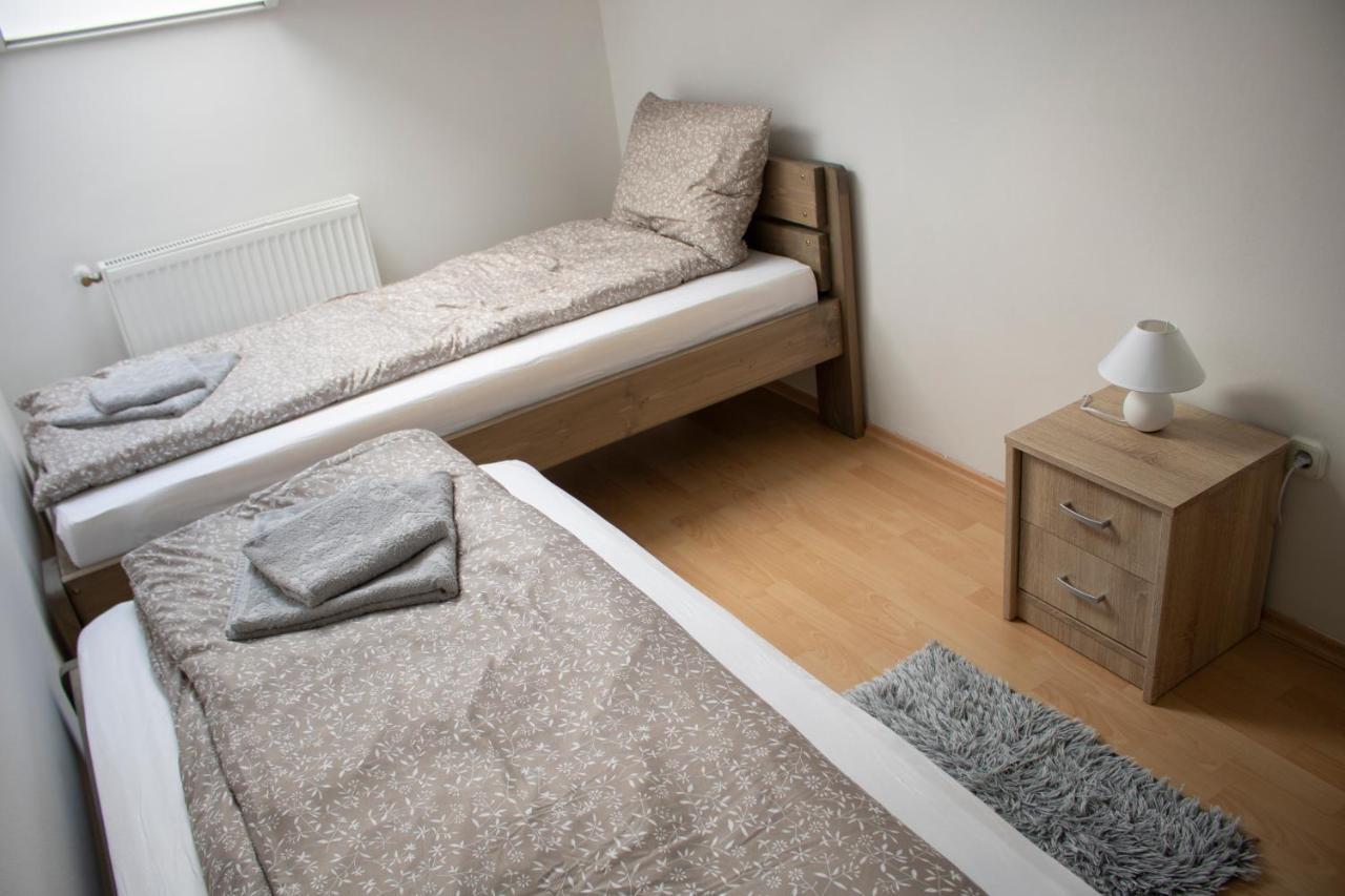 SzekszárdCsalogany Apartmanアパートメント エクステリア 写真