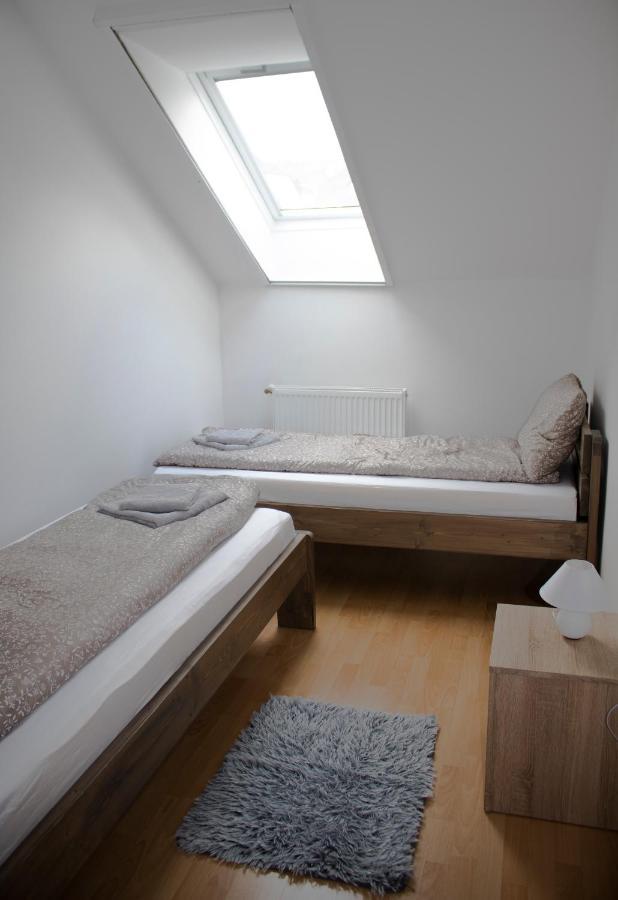 SzekszárdCsalogany Apartmanアパートメント エクステリア 写真